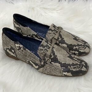 Dr. Scholl’s Faux Snakeskin Flats NWOT